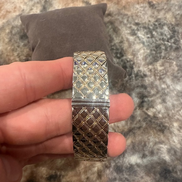 CHANEL MINT GOLD SILVER LADIES WATCH - Picture 7 of 7